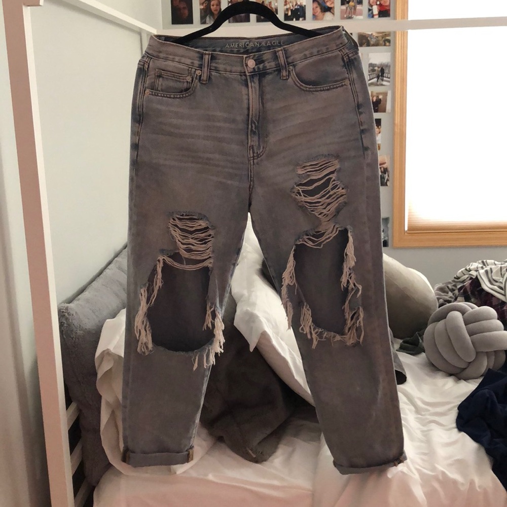 american eagle distressed mom jeans